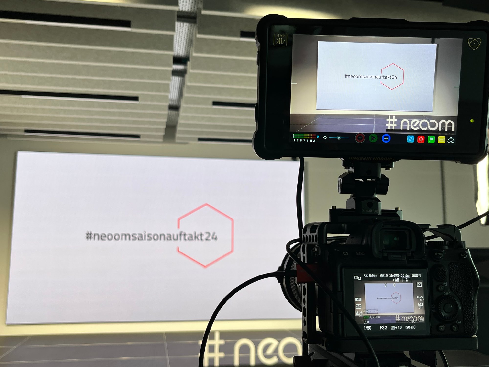 neoom saisonauftakt24_livestreamkamera und buehne 