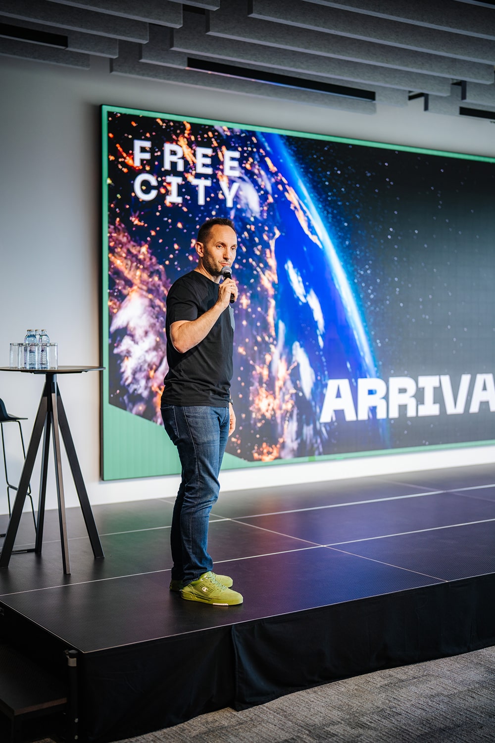 Freecity_arrival_KK-min