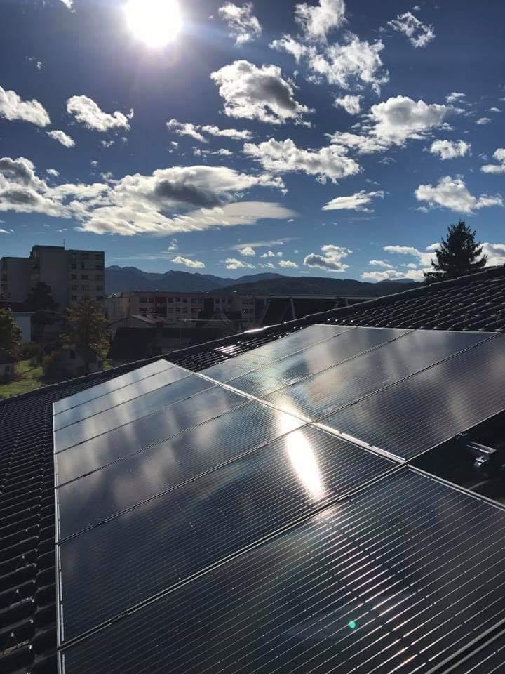 2021_04_EPI-Energietechnik_solardach-blauer-himmel