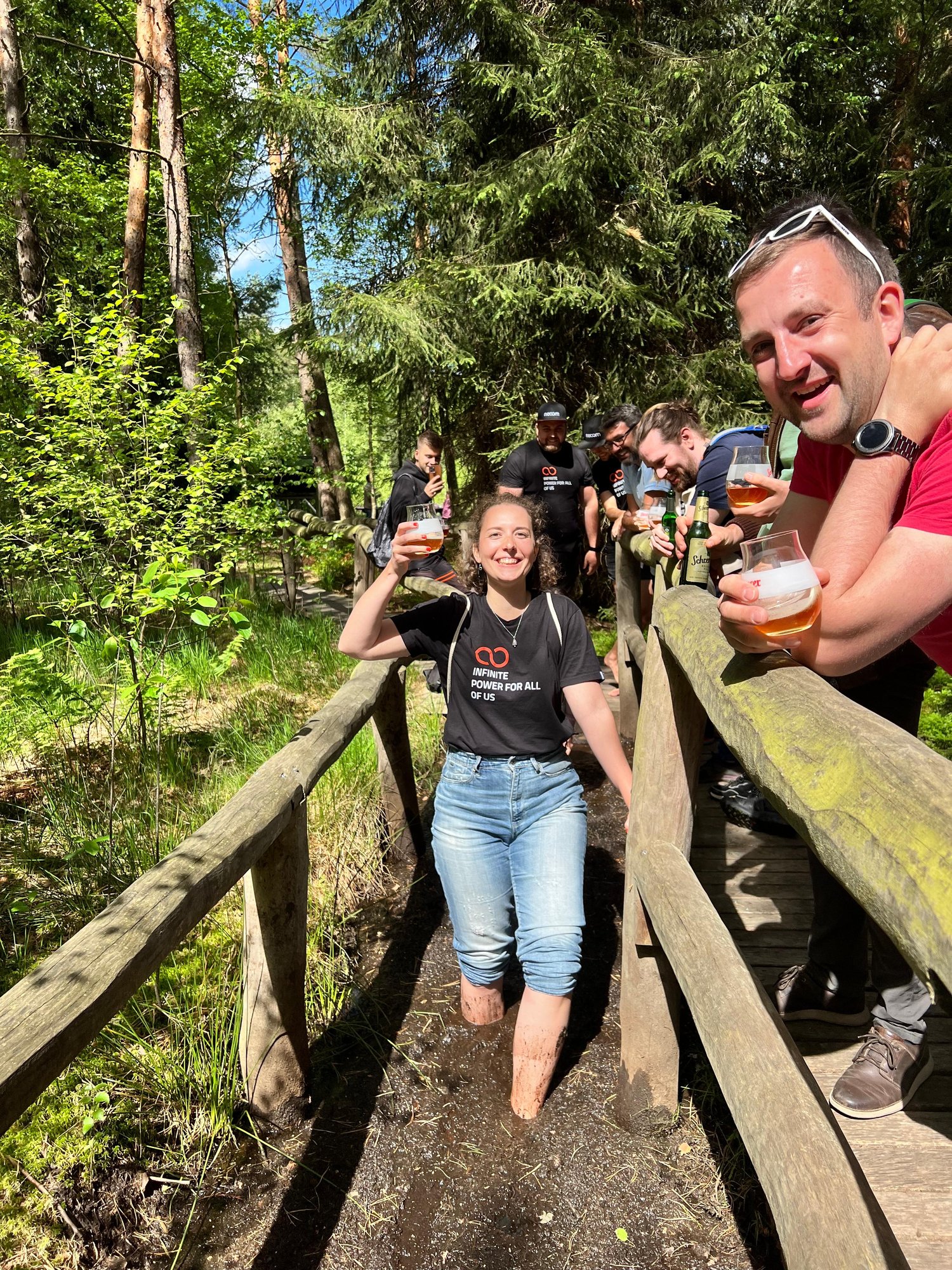 Sustainability Managerin Christina Huber watet im Moor